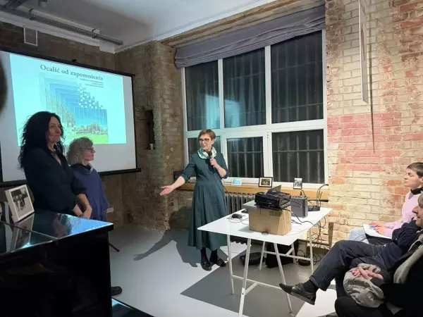 Zespół kuratorski i autorzy wystawy VERNADOC 2023 w Galerii VA w Poznaniu