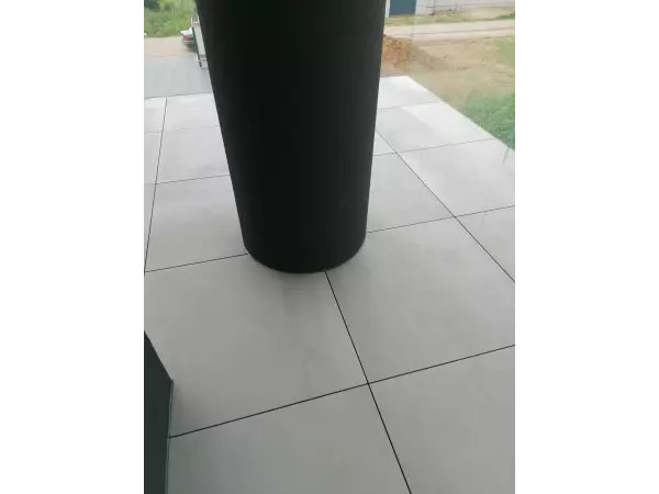 jak ciąć płytki po łuku na tarasie