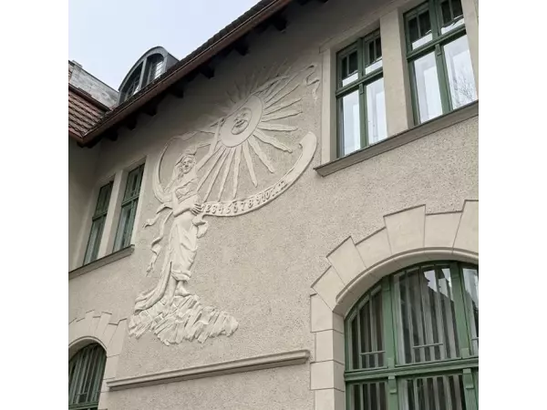 Zegar słoneczny gnomon Willa Steinbacha Poznań