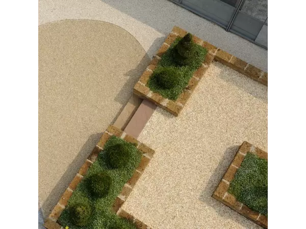 Bursztynowy grys kamienny Giallo Siena stabilizowany w systemie Gravel Pro