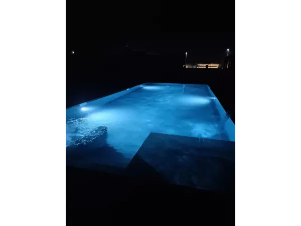 oświetlenie basenu