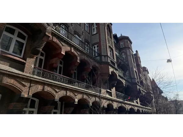 Kamienica Margarety Grüder przy ul. Strusia 3 w Poznaniu – neogotycka fasada z basztowymi wykuszami