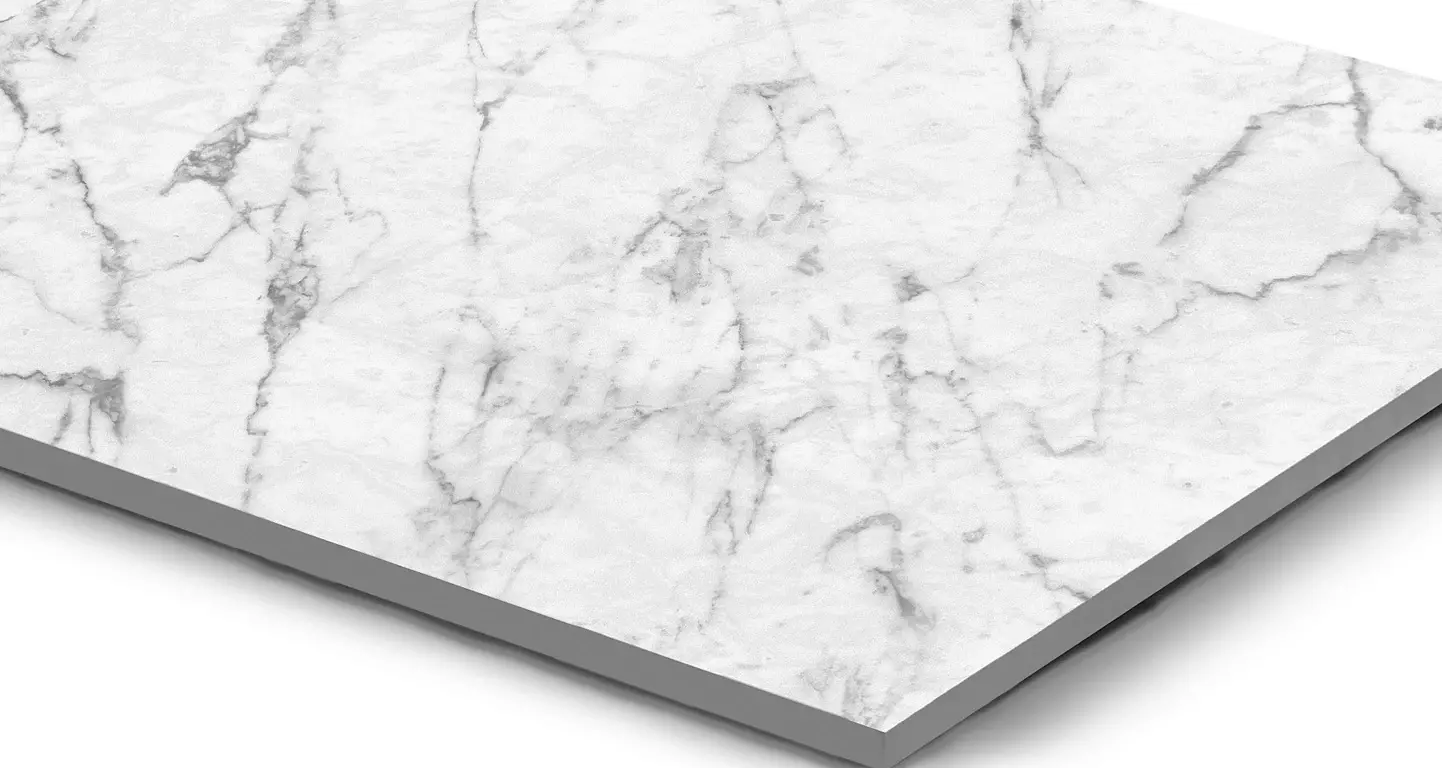 tarasowa i balkonowa płytka inspirowana włoskim marmurem Calacatta