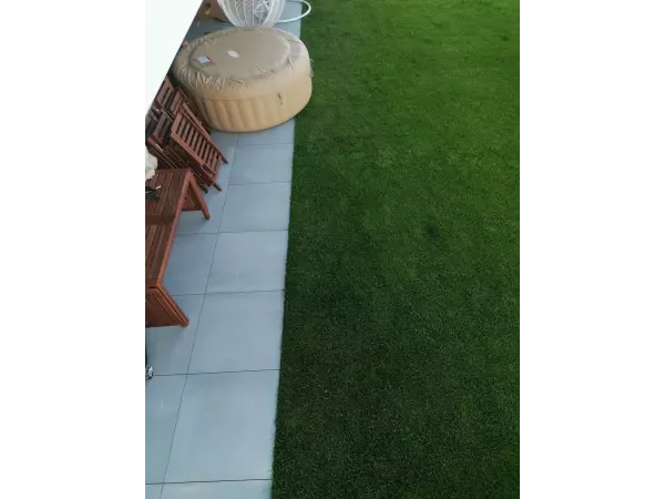 połączenie tarasu z trawnikiem