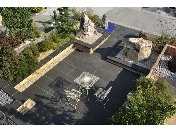 Podłoga kamienna tarasu z czarnego wapienia