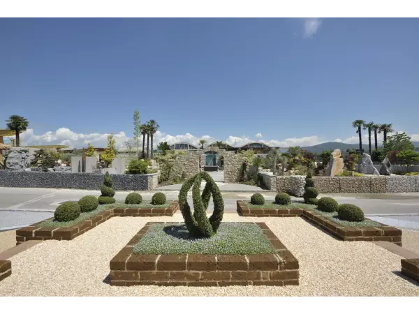 Wielkoformatowe donice z kamienia naturalnego