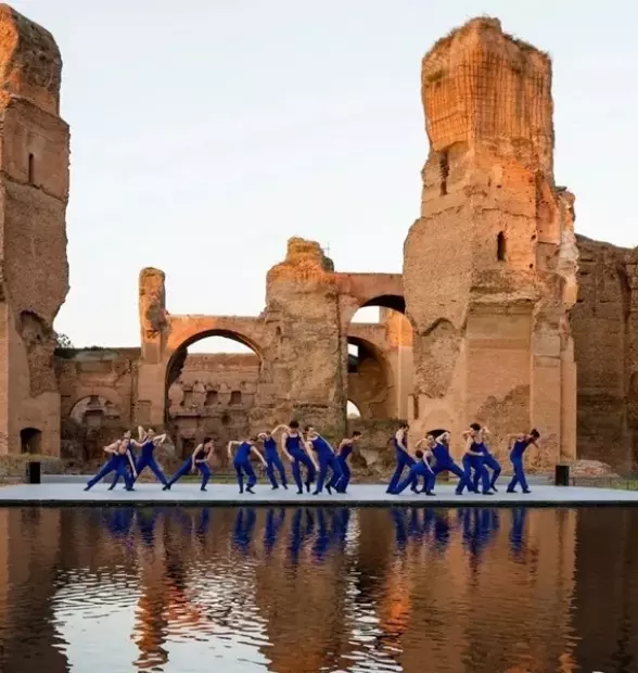 tarasowa płytka gresowa inspirowana portugalskim łupkiem ciemnoszara