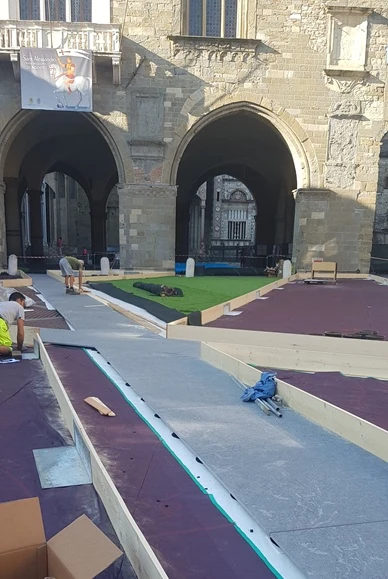 Plac miejski zamieniony w oazę natury